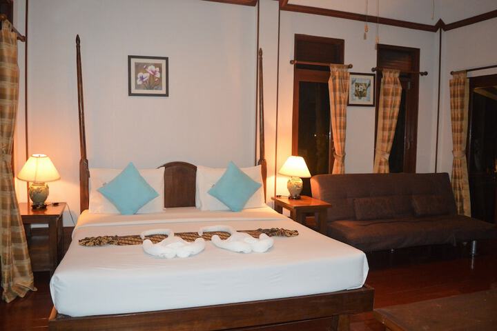 Room 17 of 48