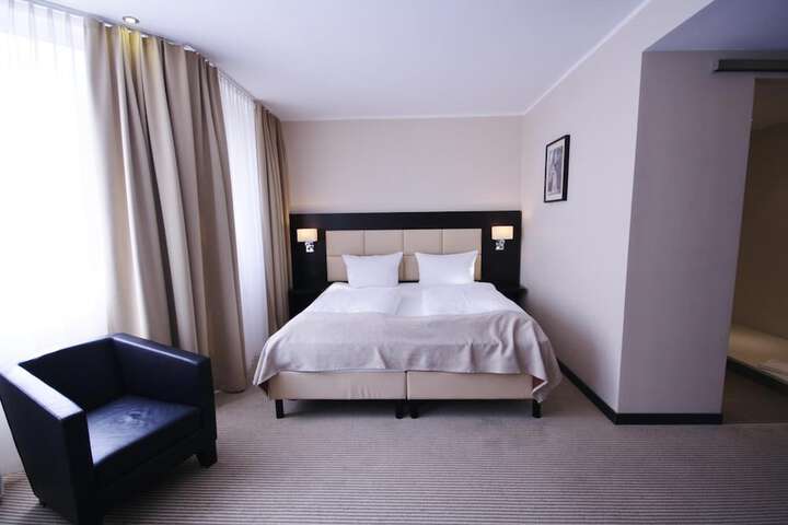 Room 15 of 35