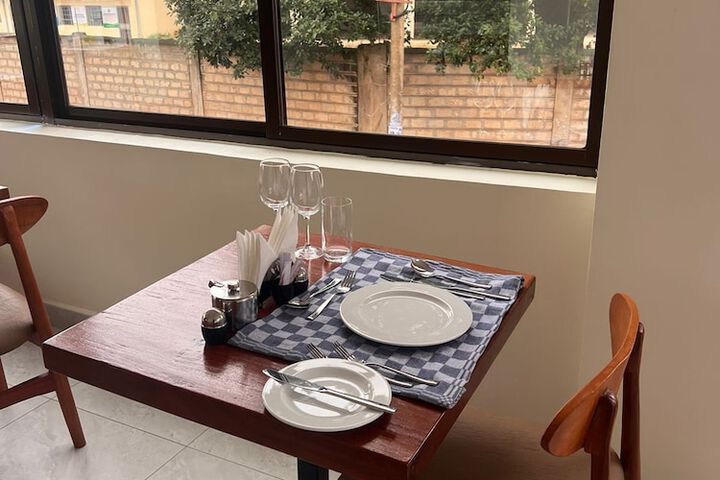 Dining 16 of 21