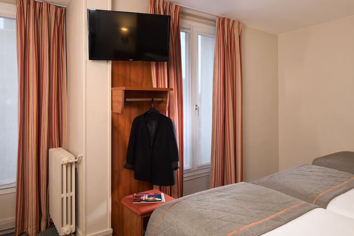 Room 18 of 49