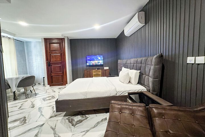 Room 13 of 121