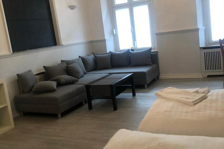 Room 4 of 40