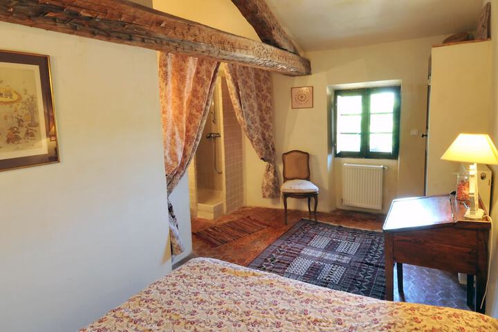 Room 4 of 38