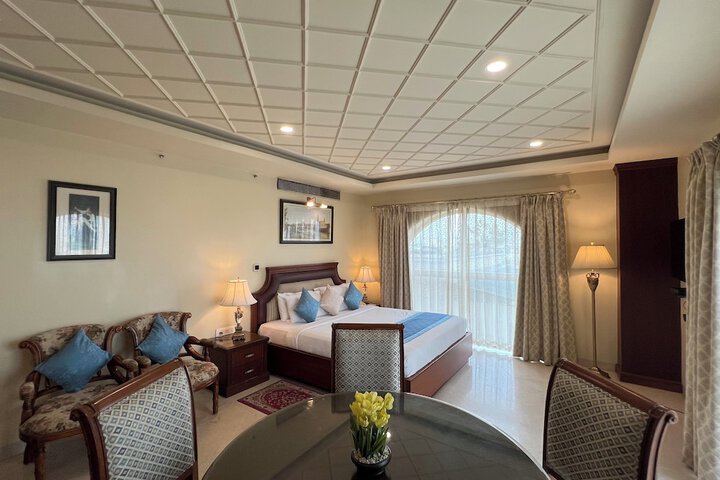 Room 28 of 164