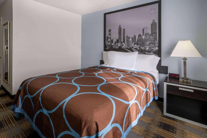 1 Queen Bed (3 of 13)