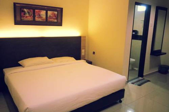 Room 8 of 62