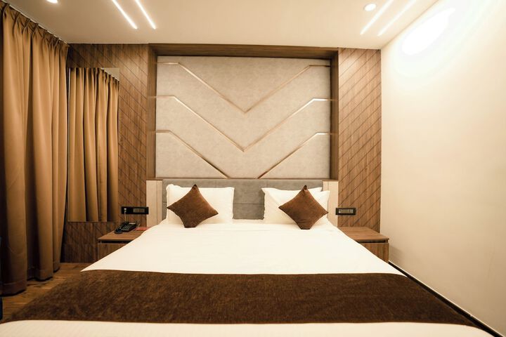 Room 8 of 76