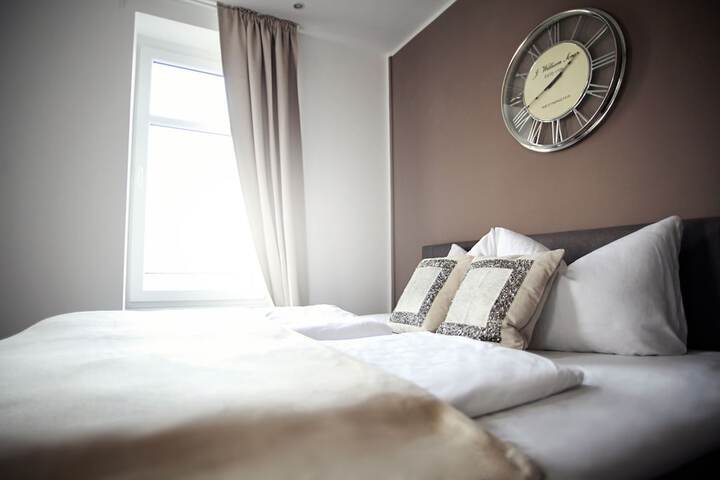 Room 10 of 77