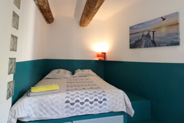 Room 8 of 30