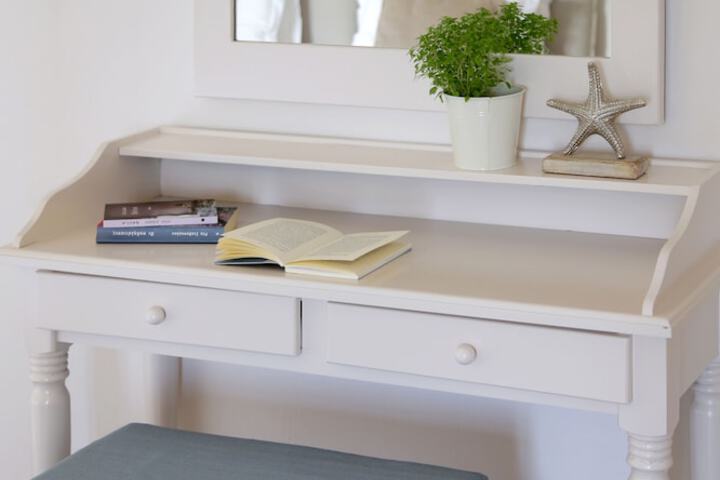 Room 10 of 102