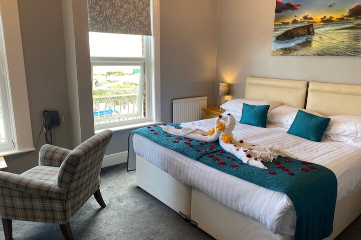Room 2 of 93