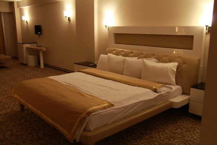 Room 9 of 75