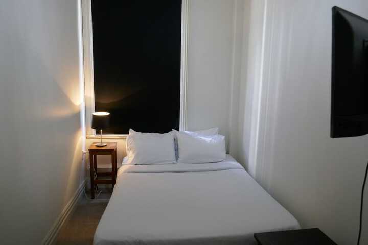 Room 3 of 64