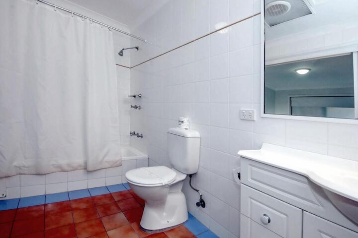 Room 4 of 20