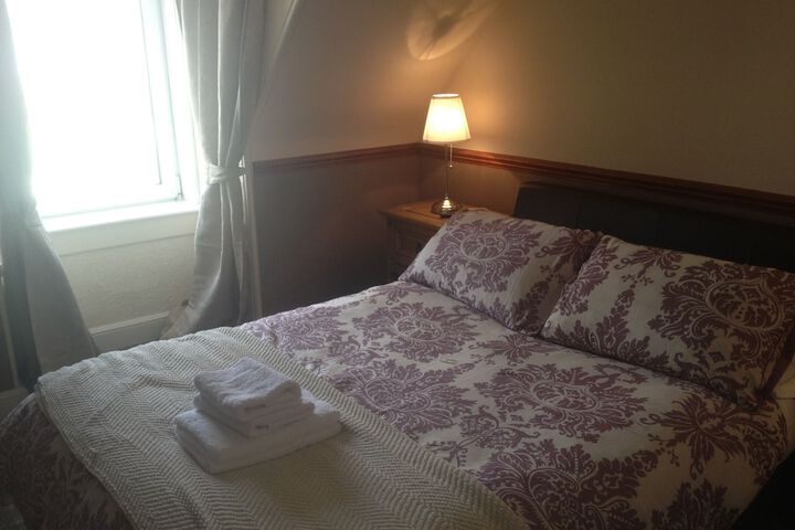 Room 4 of 43