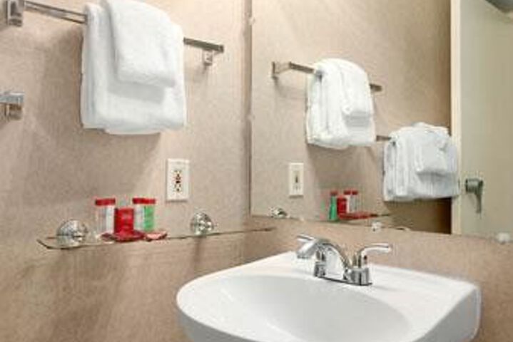 Room 4 of 16