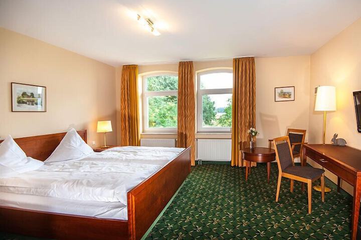 Room 4 of 10
