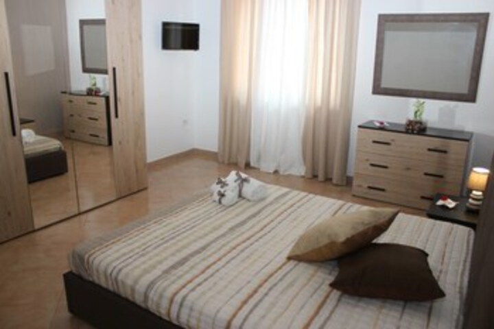 Room 21 of 33