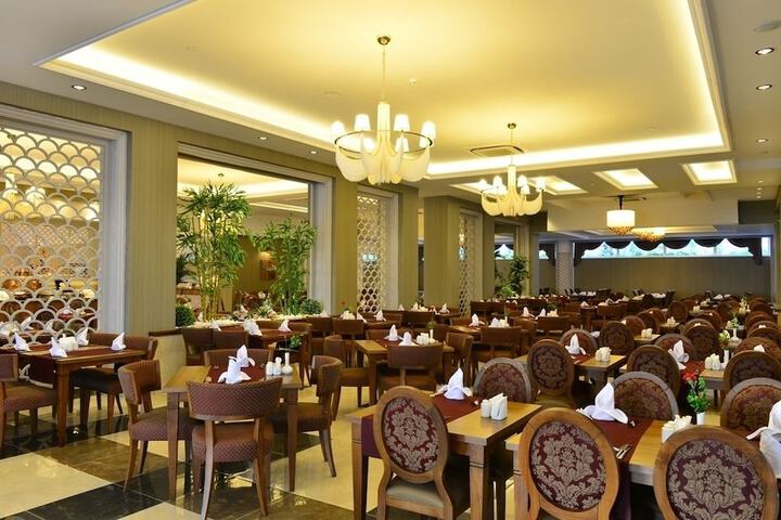 Dining 52 of 73