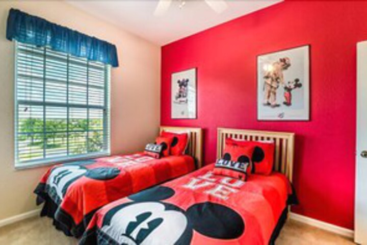 Room 32 of 34