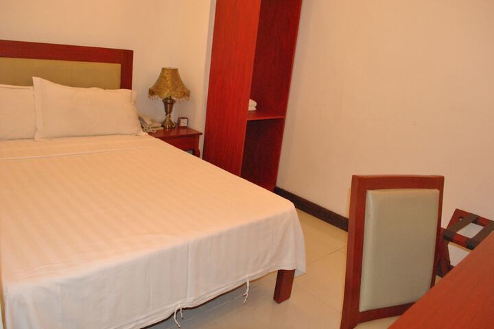 Room 6 of 33