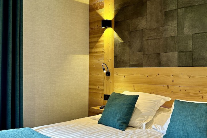 Room 12 of 153