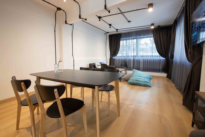 Room 46 of 77
