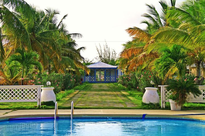 Hotel Pool