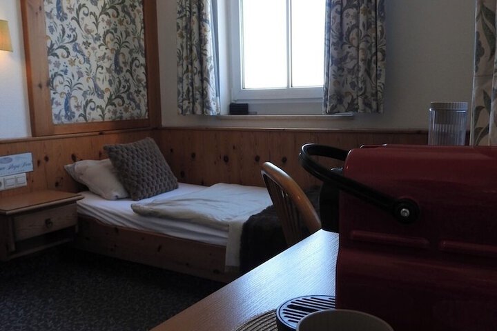 Room 9 of 22