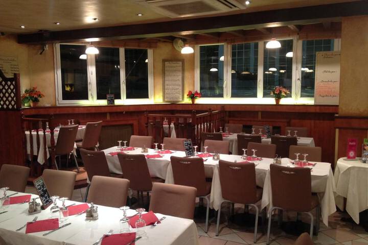 Dining 40 of 62