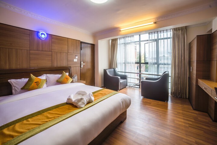 Room 6 of 15