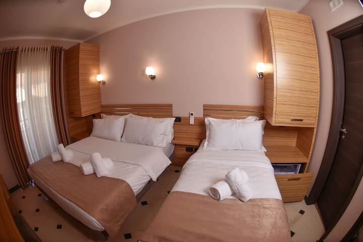 Room 13 of 121
