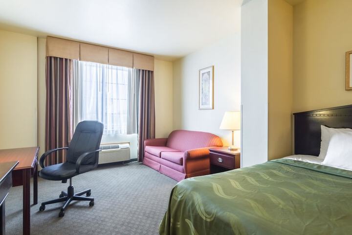 1 King Bed (3 of 12)