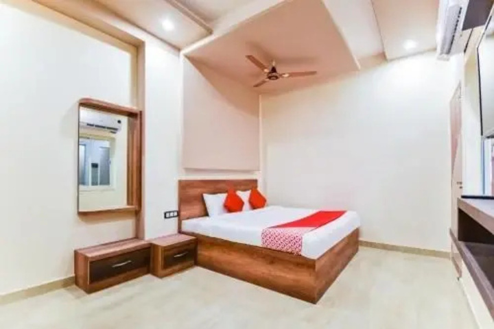 Room 2 of 3