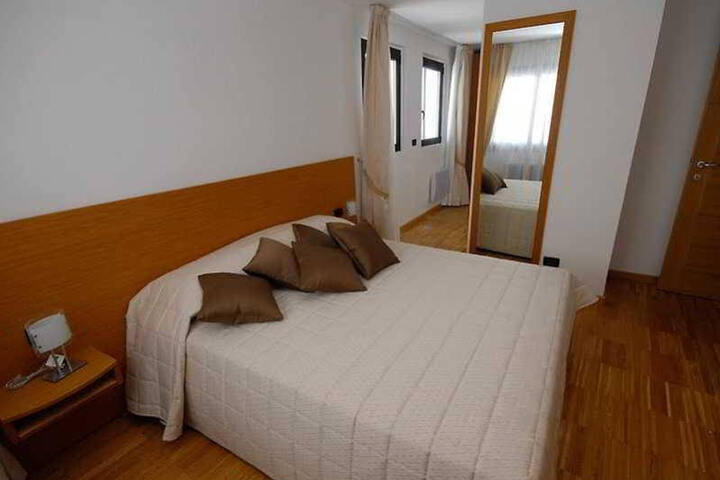 Room 5 of 10