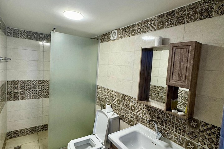 Room 9 of 20