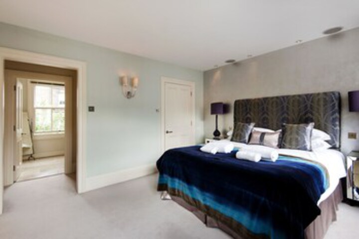 Room 44 of 49