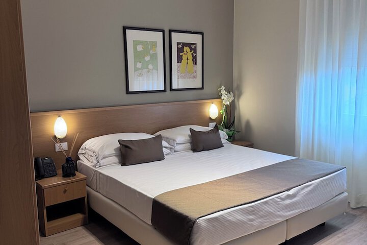 Room 17 of 33