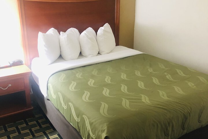 Business Suite Futon Bed 1 Queen and 1 Single Bed (5 of 15)
