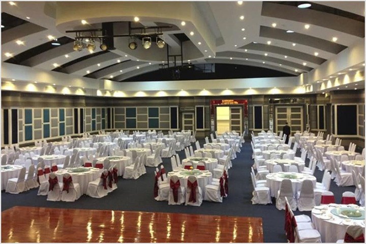 Ballroom/Hall 31 of 36