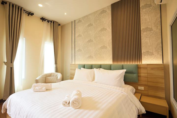 Room 17 of 32