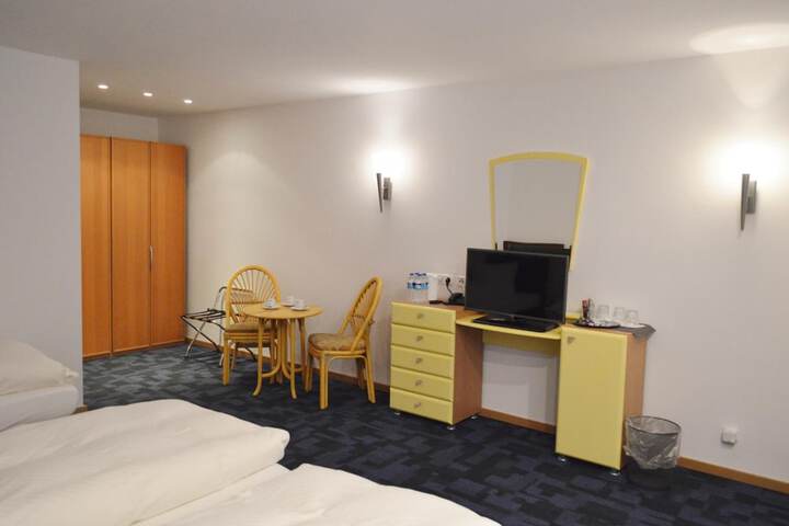 Room 9 of 29
