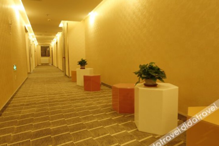 Zsmart Hotel (Tianjin Binhai Finacial Free Trade Zone Yujiabao High-speed Railway Station)