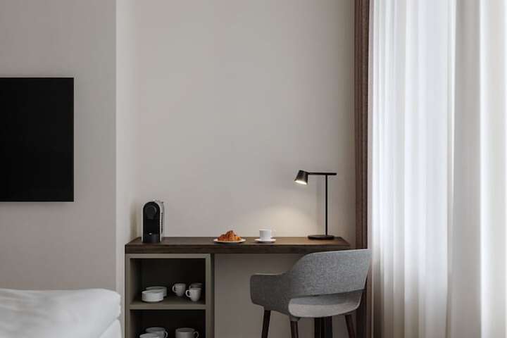Room 14 of 100