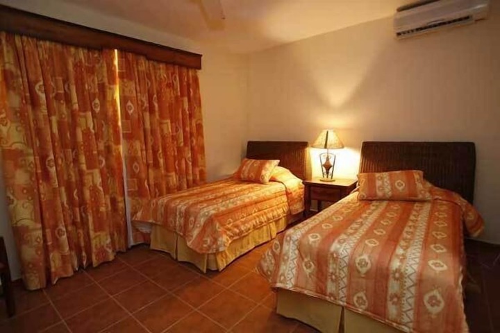 Room 10 of 37