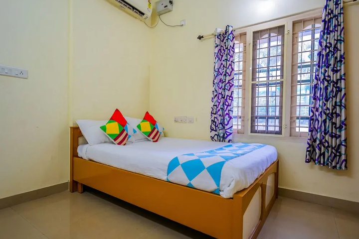 Room 6 of 18