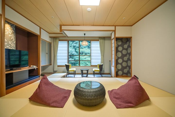 Room 5 of 48