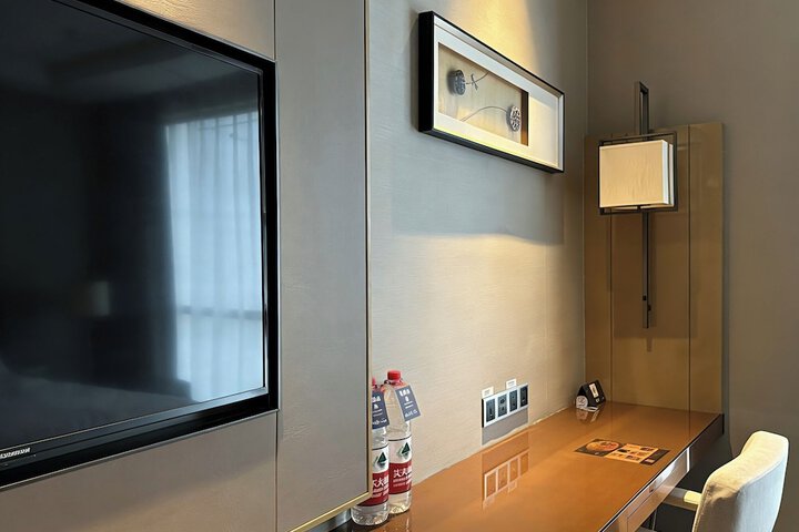 Room 10 of 24