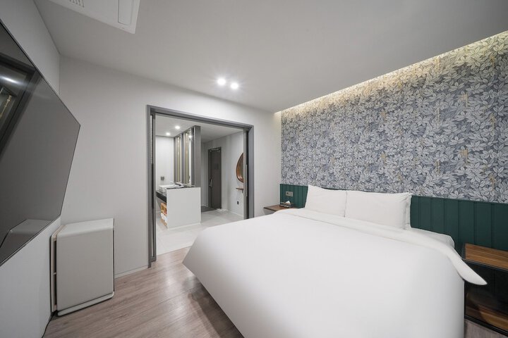 Room 44 of 83