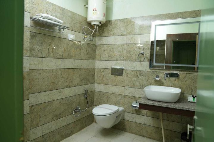 Room 42 of 95